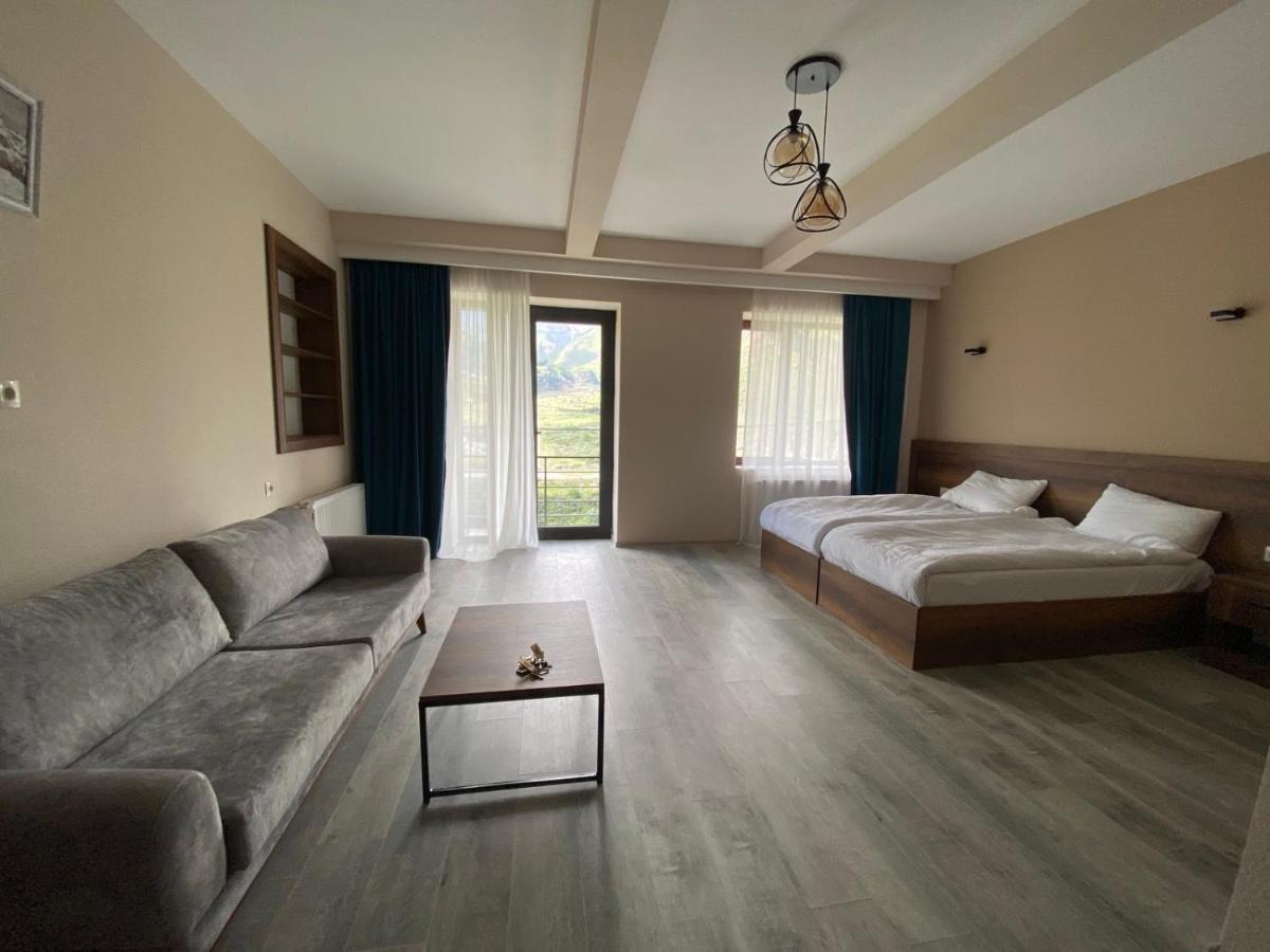 Hotel Axien Kazbegi Exterior foto