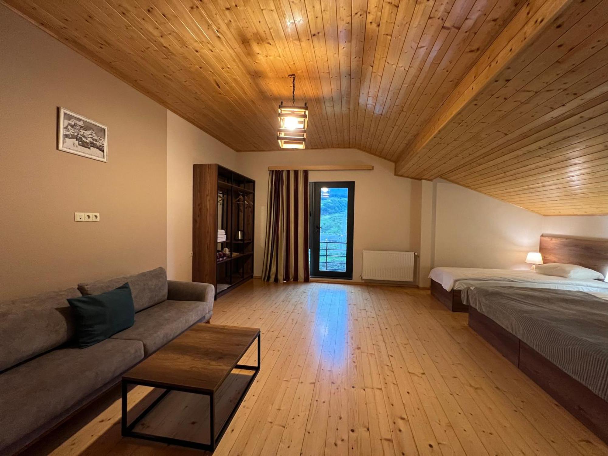 Hotel Axien Kazbegi Exterior foto